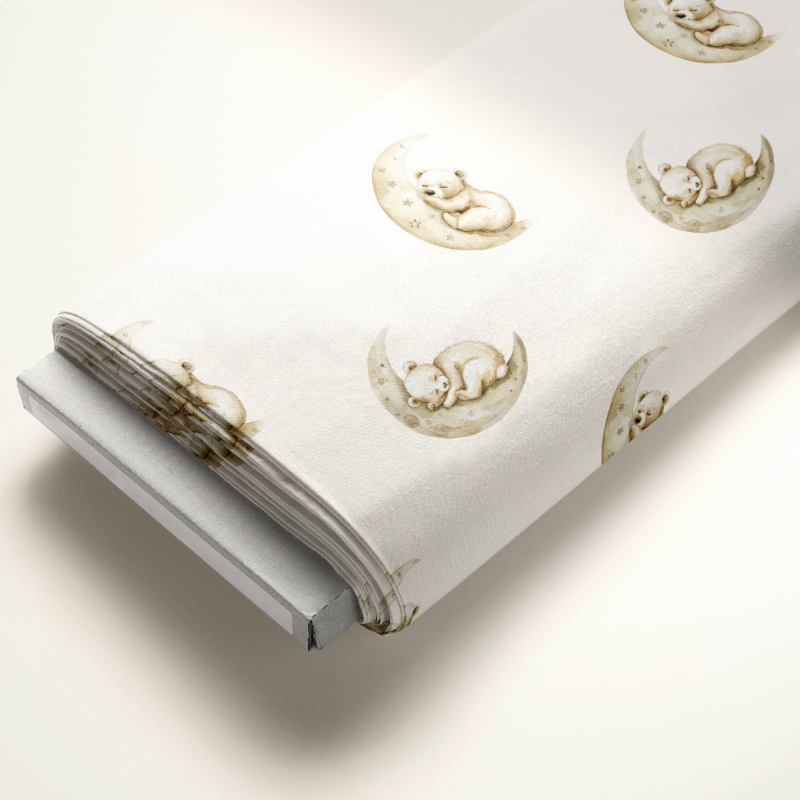 Spiaci macko na mesiačiku